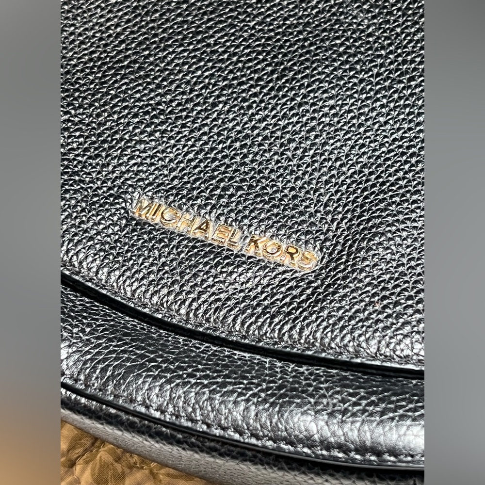 Michael Kors Leather Bedford Flap Crossbody Saddle Bag, Minimalist Quiet Luxury - Picture 2 of 15